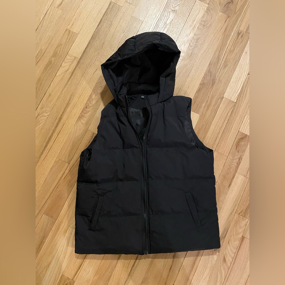 SHEIN Women's Black Puffer Vest